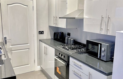 Seisdon House | Central 4 bedroom house in the heart of Birmingham city with Free Parking!