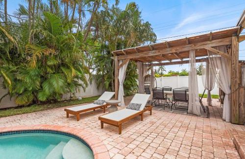 Garden Isles House | Central 4BD Getaway - Pool - Games - Beach Nearby
