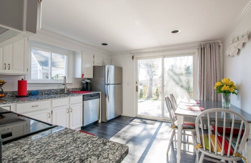 West Chatham House | Central AC Close to Beach Dog Friendly!