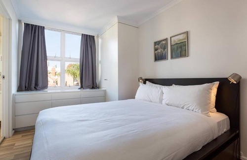 Potts Point Apartment | Central and Secluded - Potts Point Paradise with Pool