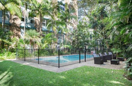 Potts Point Apartment | Central and Secluded - Potts Point Paradise with Pool