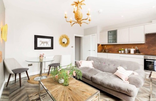 Warrington Apartment | Central and spacious one bedroom apartment