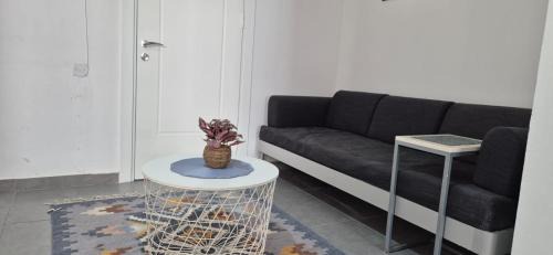 Rehovot Apartment | Central and stylish