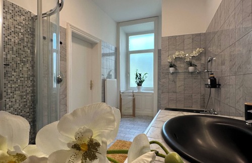 Altlerchenfeld Apartment | Central apartment in Viennese old building