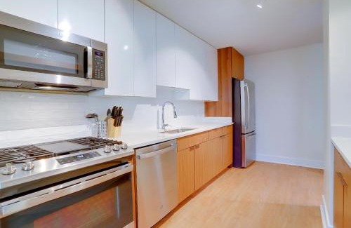Crystal City Apartment | Central Apartment with Easy Metro Access