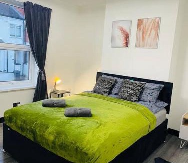 Lincoln House | Central area terraced house with private hot tub