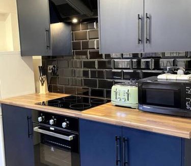 Lincoln House | Central area terraced house with private hot tub