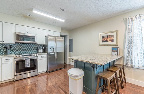 West End House | Central Atlanta 8BR and 3600 sqft
