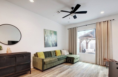 Highland Condo | Central Austin Condo - great floorplan for guest with 2 bedrooms, 2.5 baths!