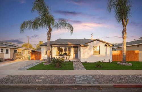 Allied Gardens House | Central Backyard Oasis Villa