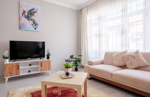 Mecidiyekoy Apartment | Central Balcony Flat: 2 Min to Trump Towers