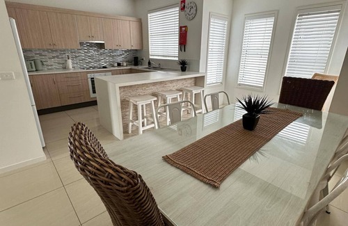 North Batemans Bay Apartment | Central Batemans Bay, walk to restaurants and cafes, or relax in the pool