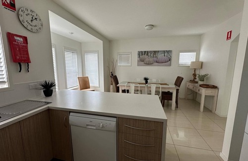 North Batemans Bay Apartment | Central Batemans Bay, walk to restaurants and cafes, or relax in the pool