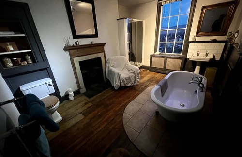 Bath Bed & Breakfast | Central Bath,18th Century Georgian Rooms, Large Bedroom with Roll-Top bathroom