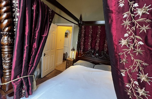 Bath Bed & Breakfast | Central Bath, 4-Poster Georgian Suite with large private Drawing Room.