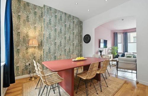 Queens Quarter Apartment | Central Belfast Apartments - Queen's Residence
