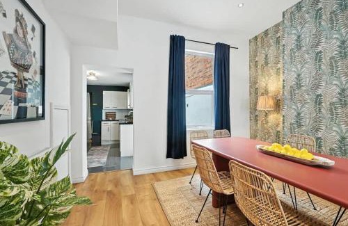 Queens Quarter Apartment | Central Belfast Apartments - Queen's Residence