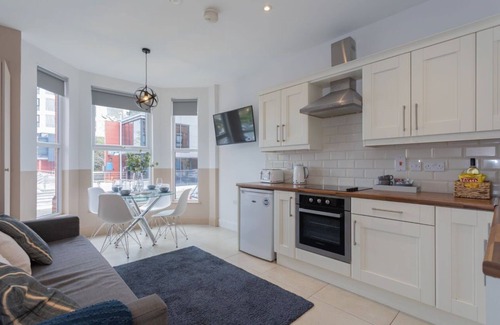 Queens Quarter Apartment | Central Belfast Apartments: 7 Camden Street