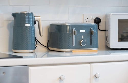 Queens Quarter House | Central Belfast Apartments: Ashley Mews