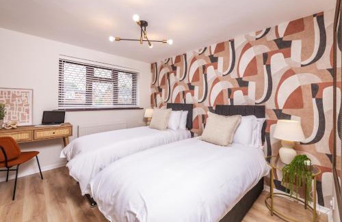 Acocks Green House | Central Birmingham Luxury House, Sleeps 6 people - 10 mins from Solihull NEC, JLR, BHX Airport, Resorts World