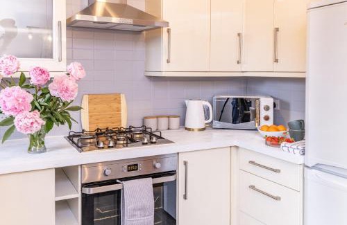 Acocks Green House | Central Birmingham Luxury House, Sleeps 6 people - 10 mins from Solihull NEC, JLR, BHX Airport, Resorts World