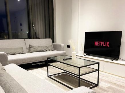 Bordesley Apartment | Central Birmingham Luxury 2 Bedroom Apartment with Fast WiFi and Games Table