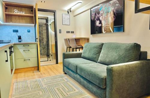 Palace District Apartment | Central Boutique Studio