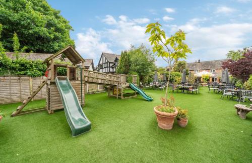 New Forest District Apartment | Central Brockenhurst flat near pubs & trails