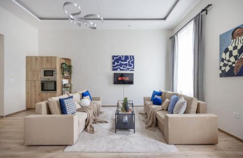 Palace District Apartment | Central Budapest Oasis - Modern Charm, Timeless Comfort