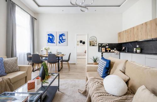 Palace District Apartment | Central Budapest Oasis - Modern Charm, Timeless Comfort