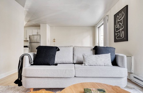Mid-Cambridge Apartment | Central Cambridge 2BR near restaurants, steps from Train, by Blueground