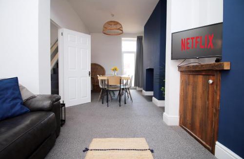 Cathays House | Central Cardiff - 3 Bedroom Home - Walk to Shopping Town Centre And Cardiff Castle