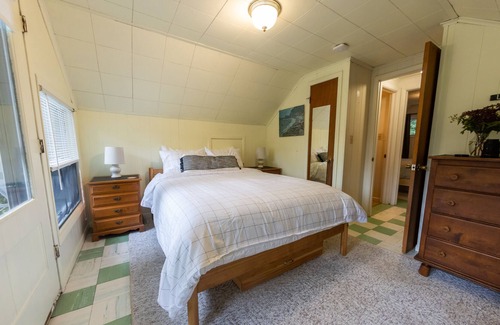 Stowe Area Ski Chalet | Central Chalet minutes from Stowe town
