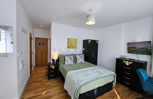 Leek House | Central Chambers Suites Suite 3