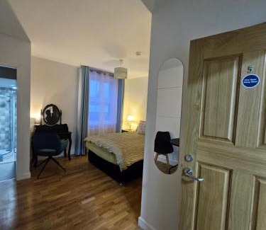 Leek House | Central Chambers Suites - Suite 5