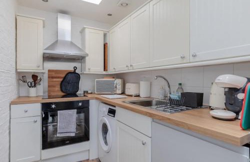 Fulham Apartment | Central & Charmingly Curated 1BD WiFi Fulham