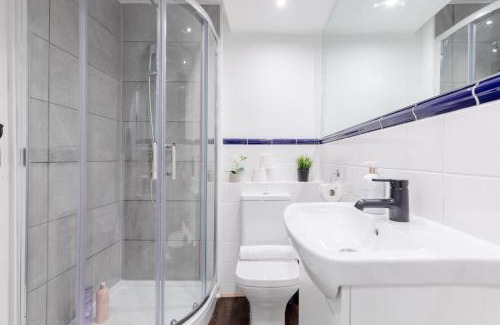 Fulham Apartment | Central & Charmingly Curated 1BD WiFi Fulham