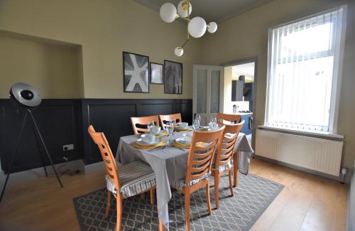 Sunderland House | Central Cheerful Comfortable 3 Bedroom Home