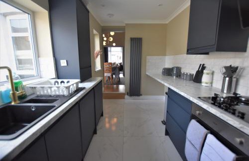 Sunderland House | Central Cheerful Comfortable 3 Bedroom Home