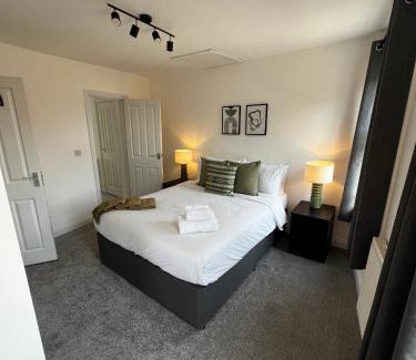 Winchester Apartment | Central Chic 3 bed, Great Location