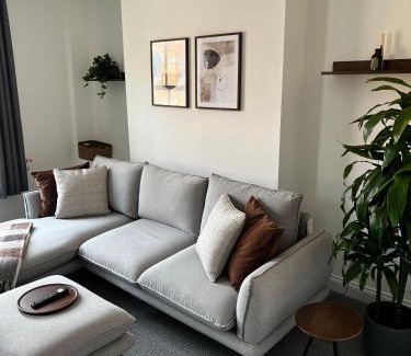 Winchester Apartment | Central Chic 3 bed, Great Location