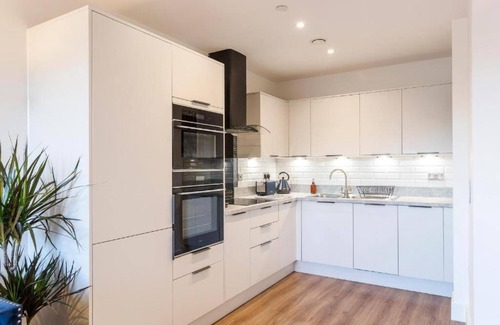 Saint Paul's Apartment | Central, Chic & Vibrant 2BD - Free Parking