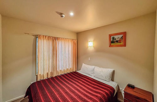 Christchurch City Centre Cabin | Central Christchurch One Bedroom Twin Unit with Full Kitchen