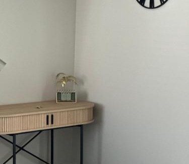 Coventry Apartment | Central City Home-3 Bed Rooms- Parking-Netflix