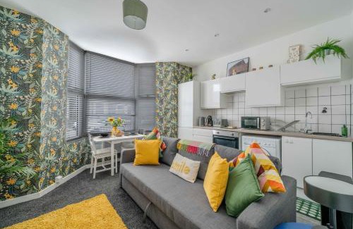 Adamsdown Apartment | Central city stay - Contractors & Travellers welcome