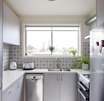 Collingwood North Apartment | Central Classic Collingwood Modern Apt