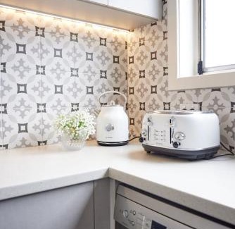Collingwood North Apartment | Central Classic Collingwood Modern Apt