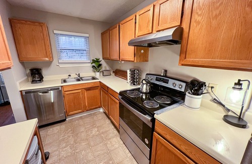 Durham Condo | Central Condo-walk to Southpoint Mall, allows pets