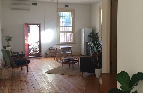 Fremantle Apartment | Central, convenient, delightful Heart of Fremantle, your place to enjoy & relax
