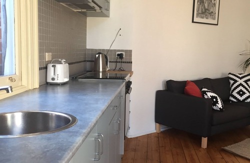 Fremantle Apartment | Central, convenient, delightful Heart of Fremantle, your place to enjoy & relax